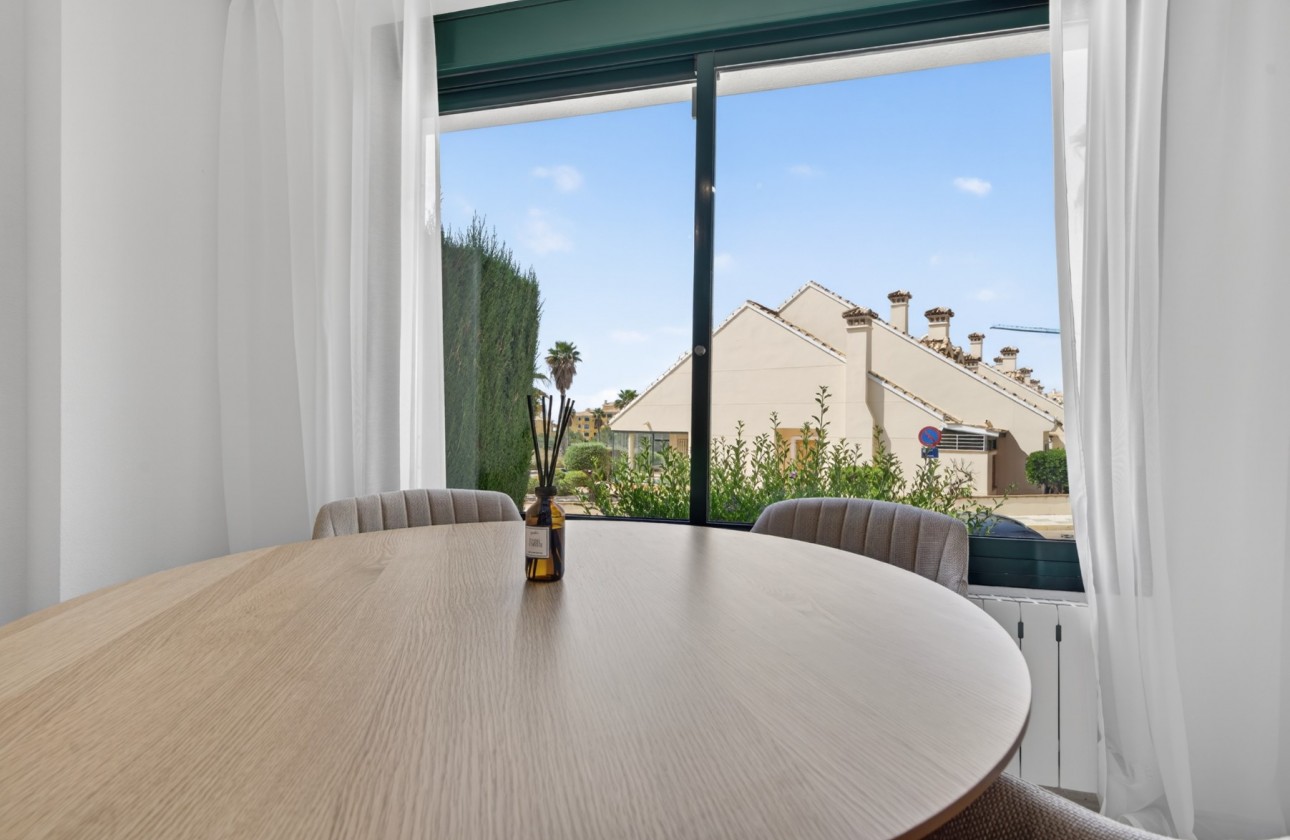 Resale - Apartment - Orihuela Costa - Campoamor