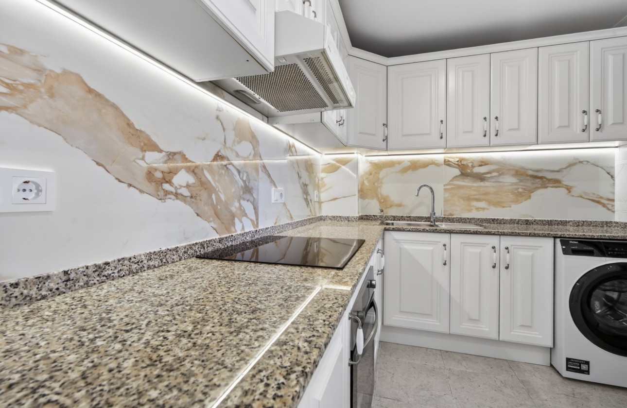 Resale - Apartment - Orihuela Costa - Campoamor