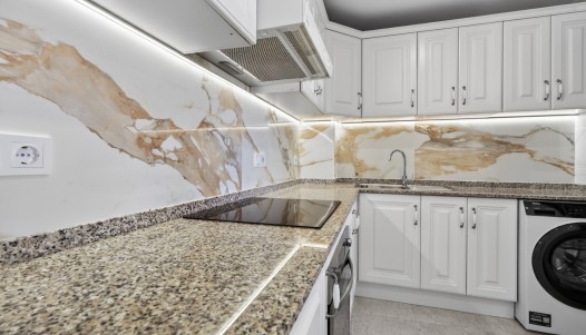 Resale - Apartment - Orihuela Costa - Campoamor