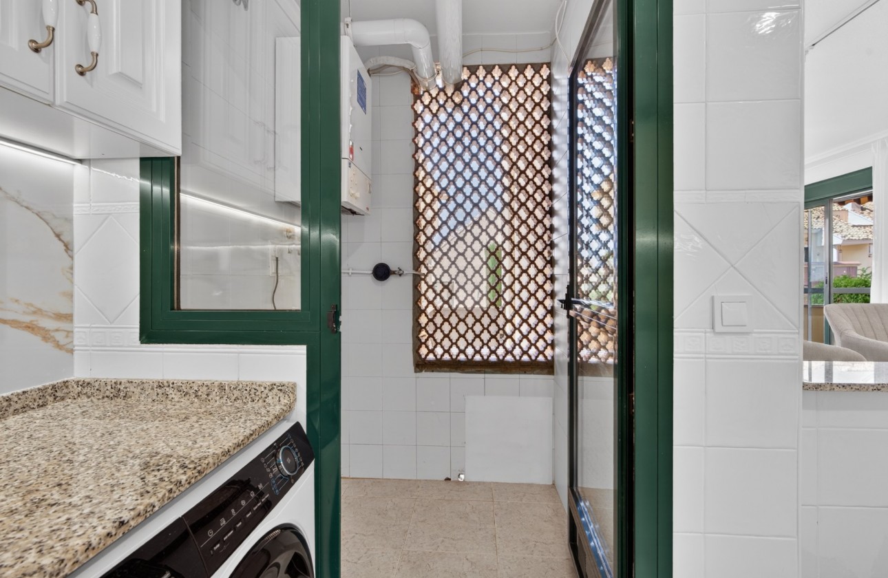 Resale - Apartment - Orihuela Costa - Campoamor