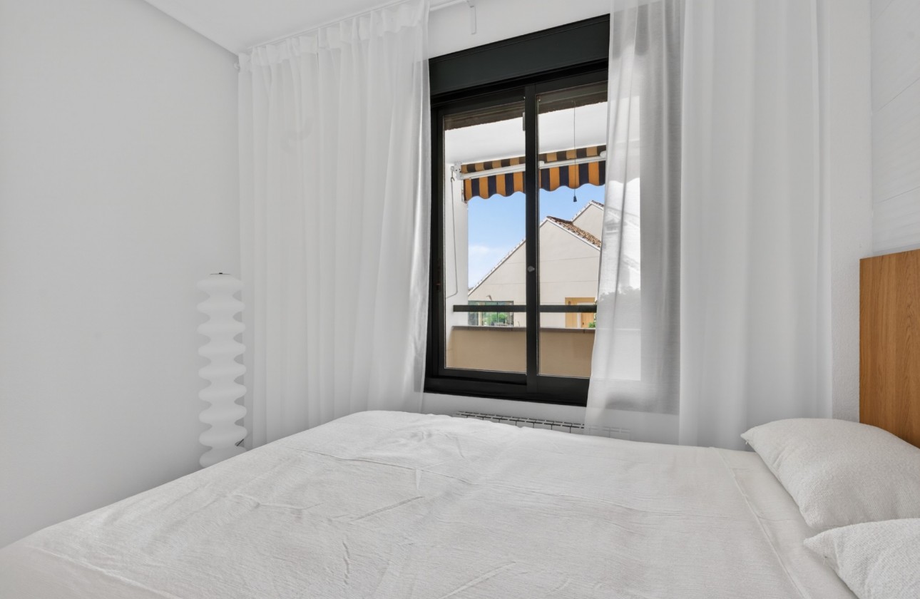 Resale - Apartment - Orihuela Costa - Campoamor