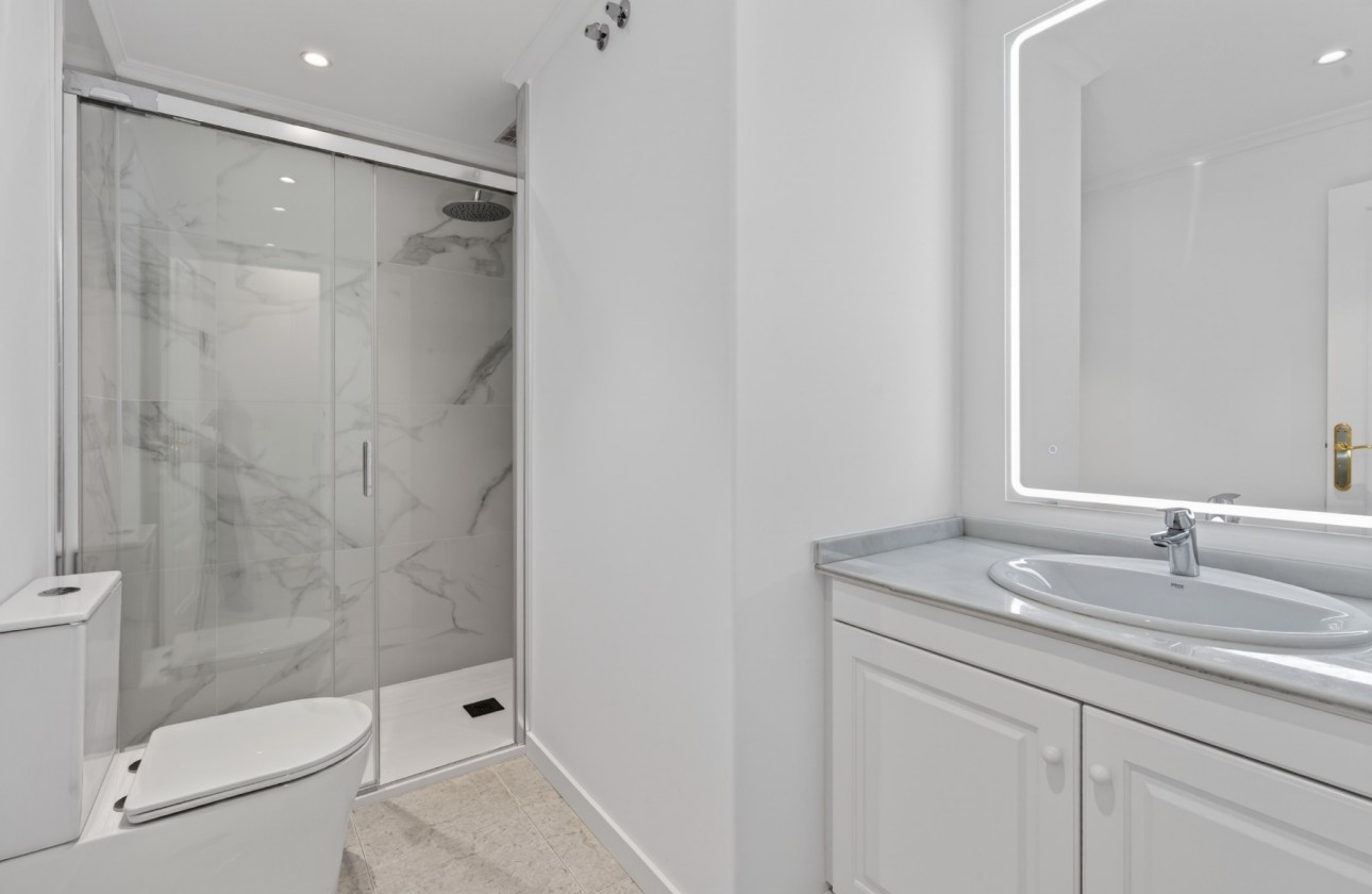 Resale - Apartment - Orihuela Costa - Campoamor