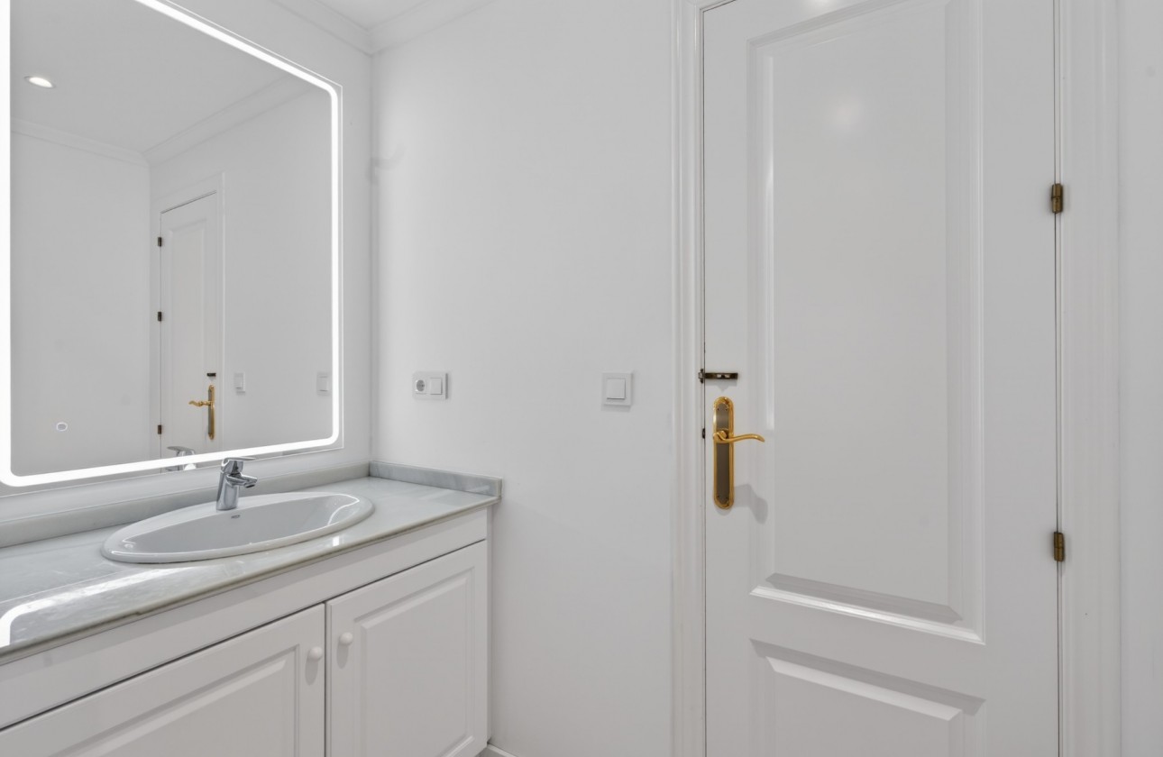 Resale - Apartment - Orihuela Costa - Campoamor