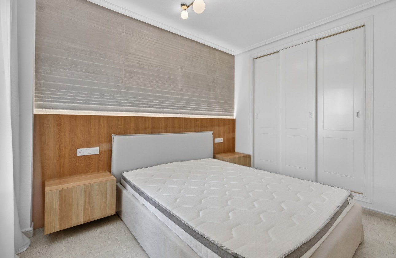 Resale - Apartment - Orihuela Costa - Campoamor