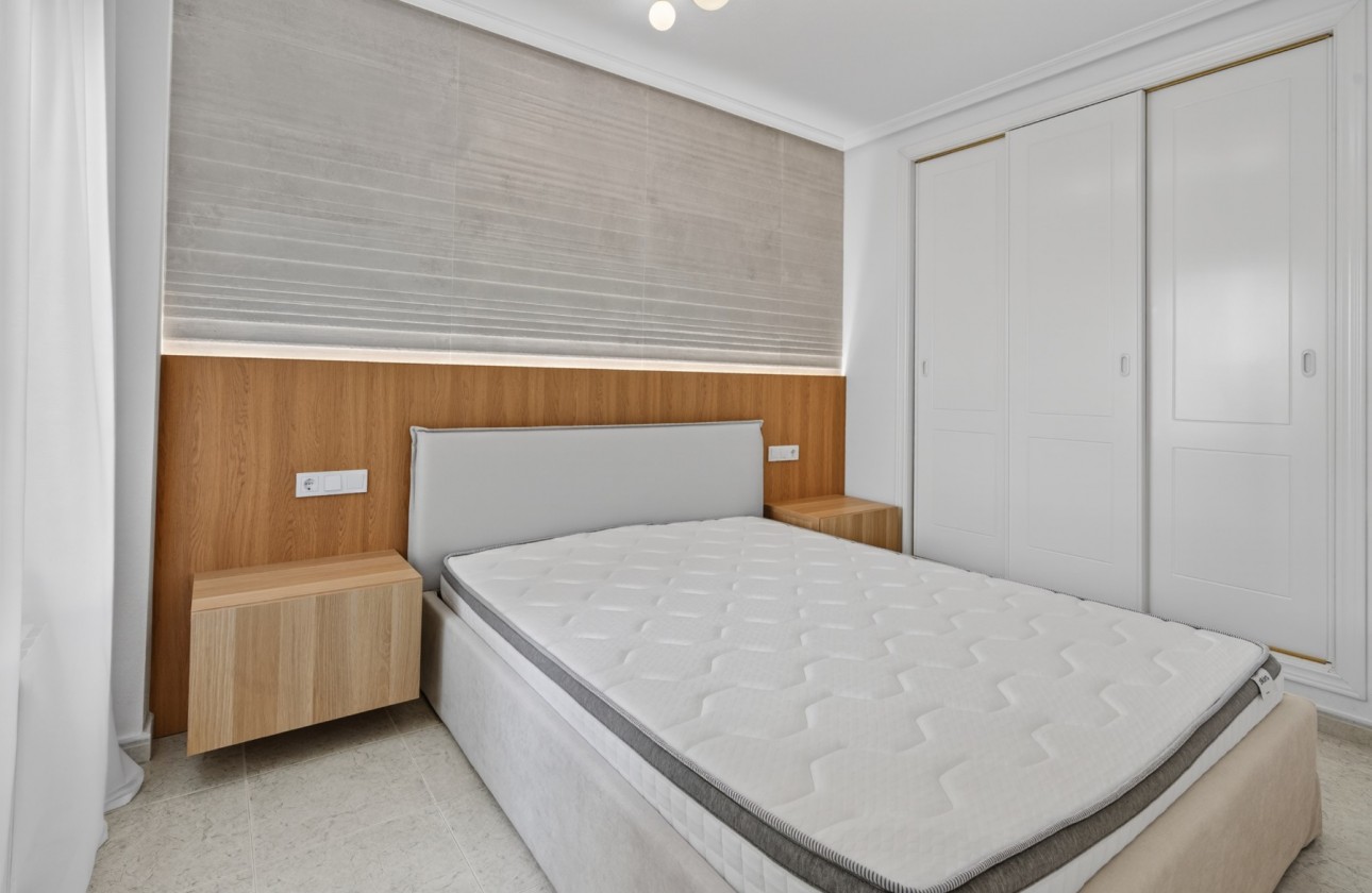 Resale - Apartment - Orihuela Costa - Campoamor