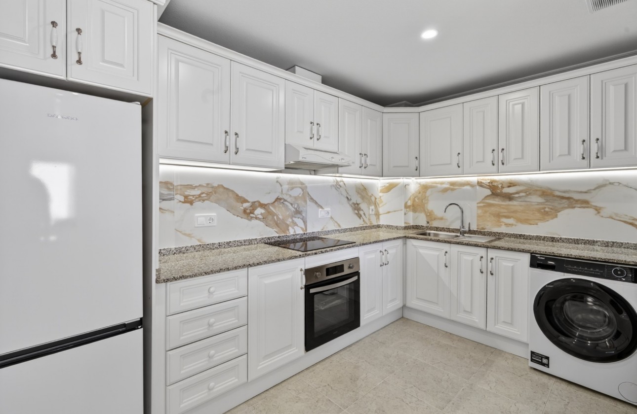 Resale - Apartment - Orihuela Costa - Campoamor