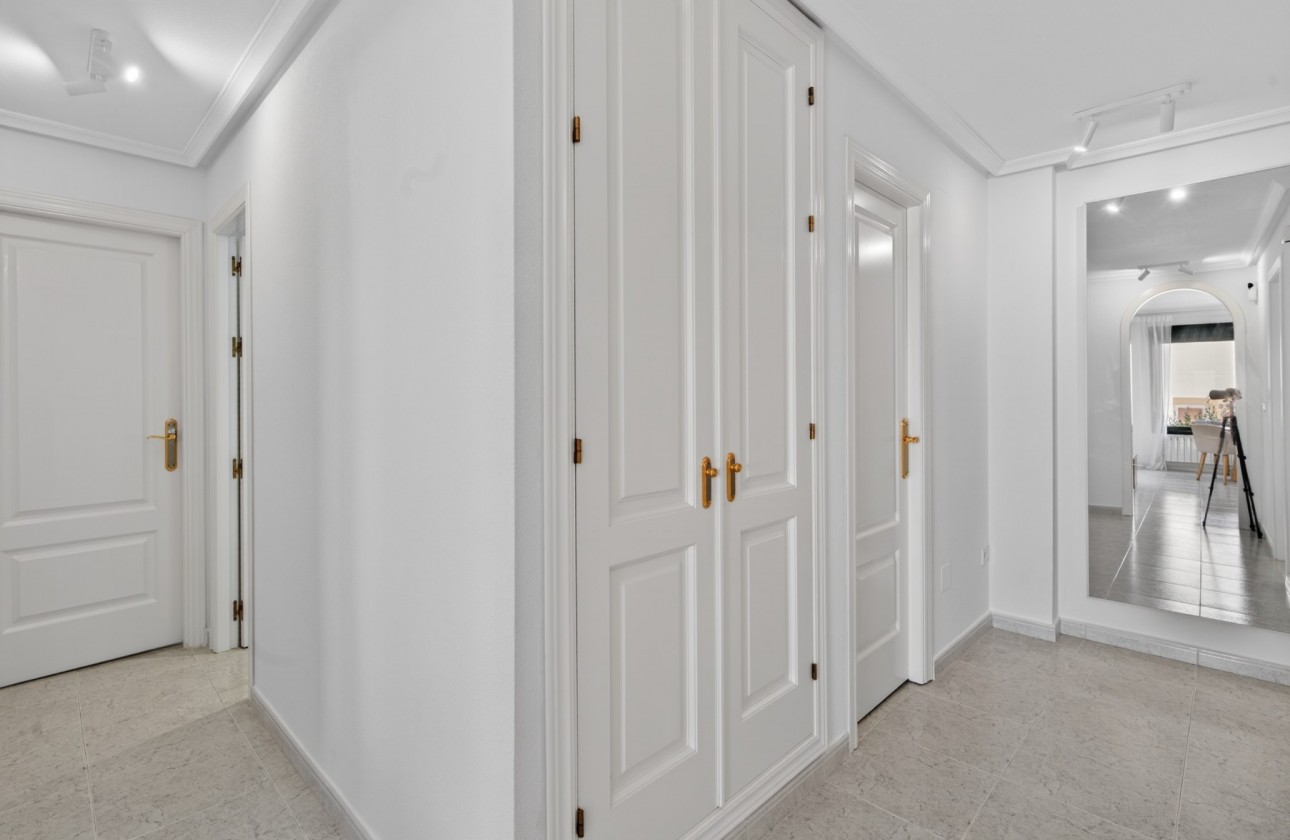 Resale - Apartment - Orihuela Costa - Campoamor