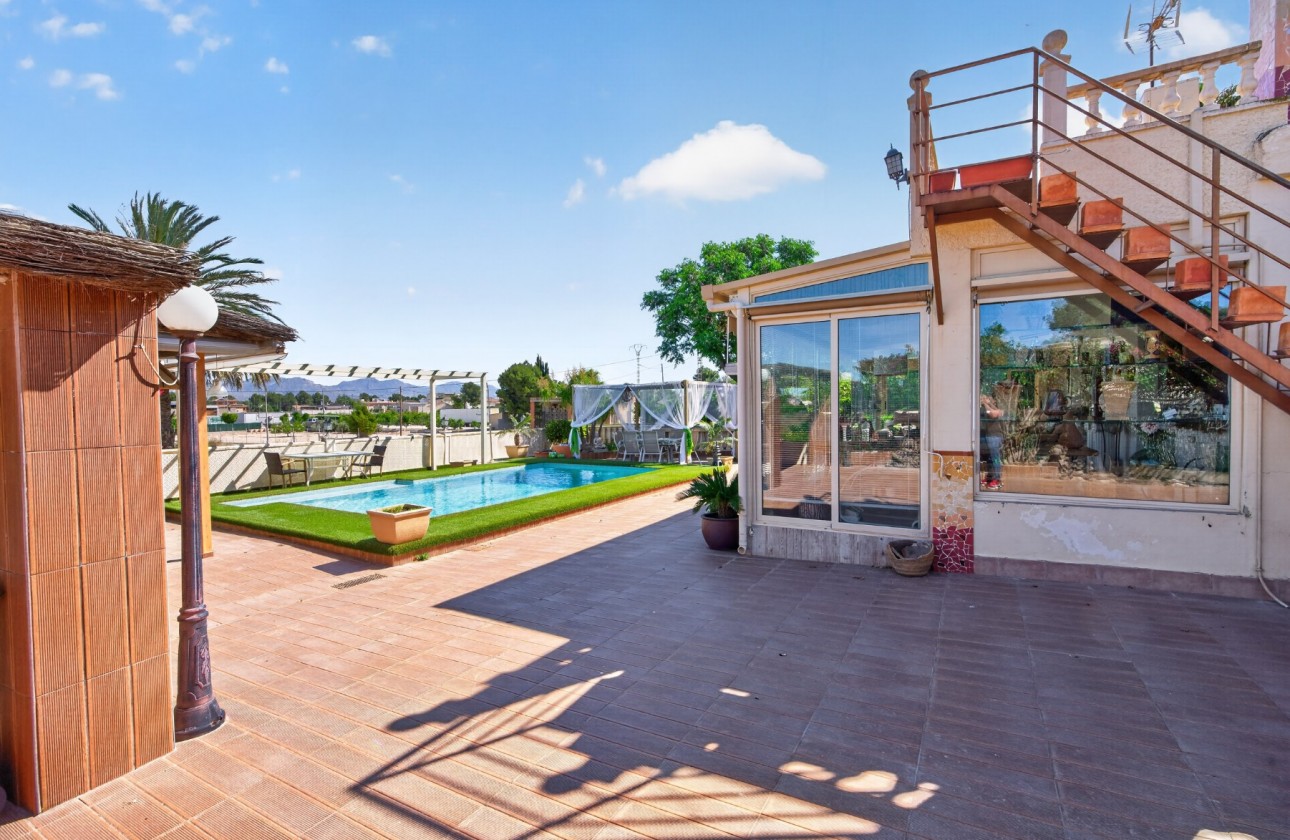 Resale - Villa - Orihuela - Orihuela Center
