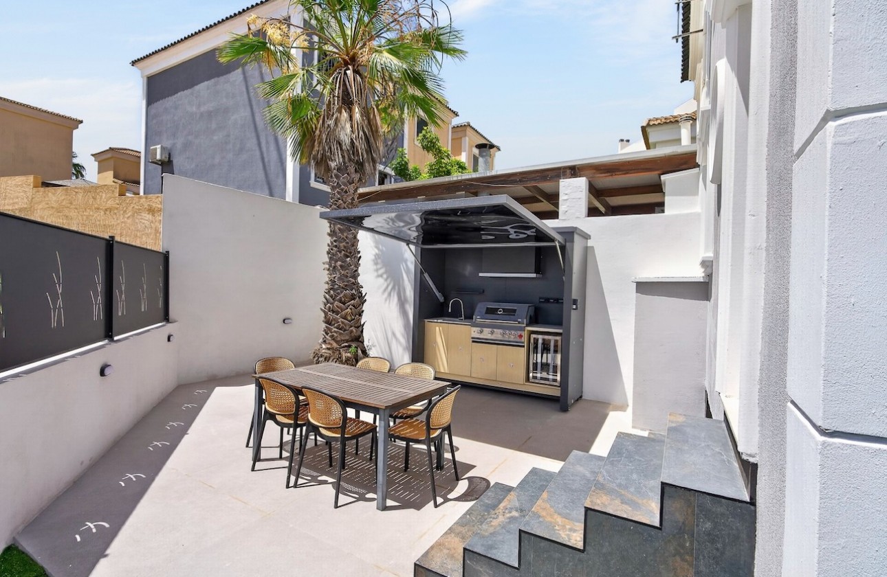Resale - Villa / Semi-detached - Villamartin - Res. Las Filipinas
