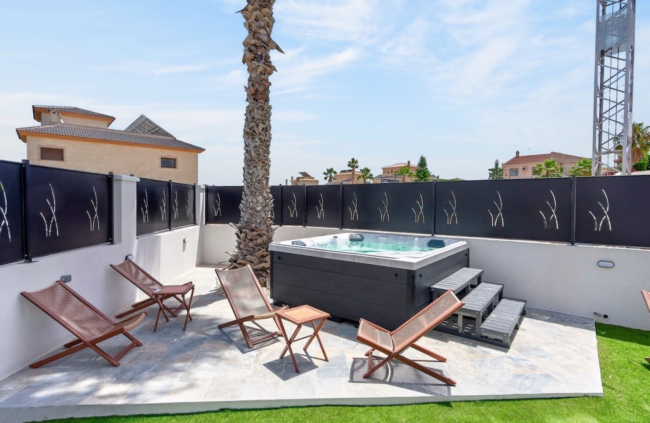 Resale - Villa / Semi-detached - Villamartin - Res. Las Filipinas