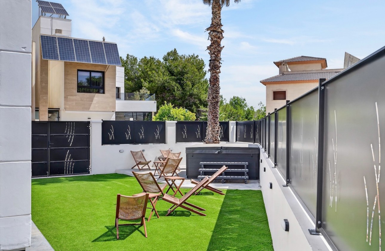 Resale - Villa / Semi-detached - Villamartin - Res. Las Filipinas