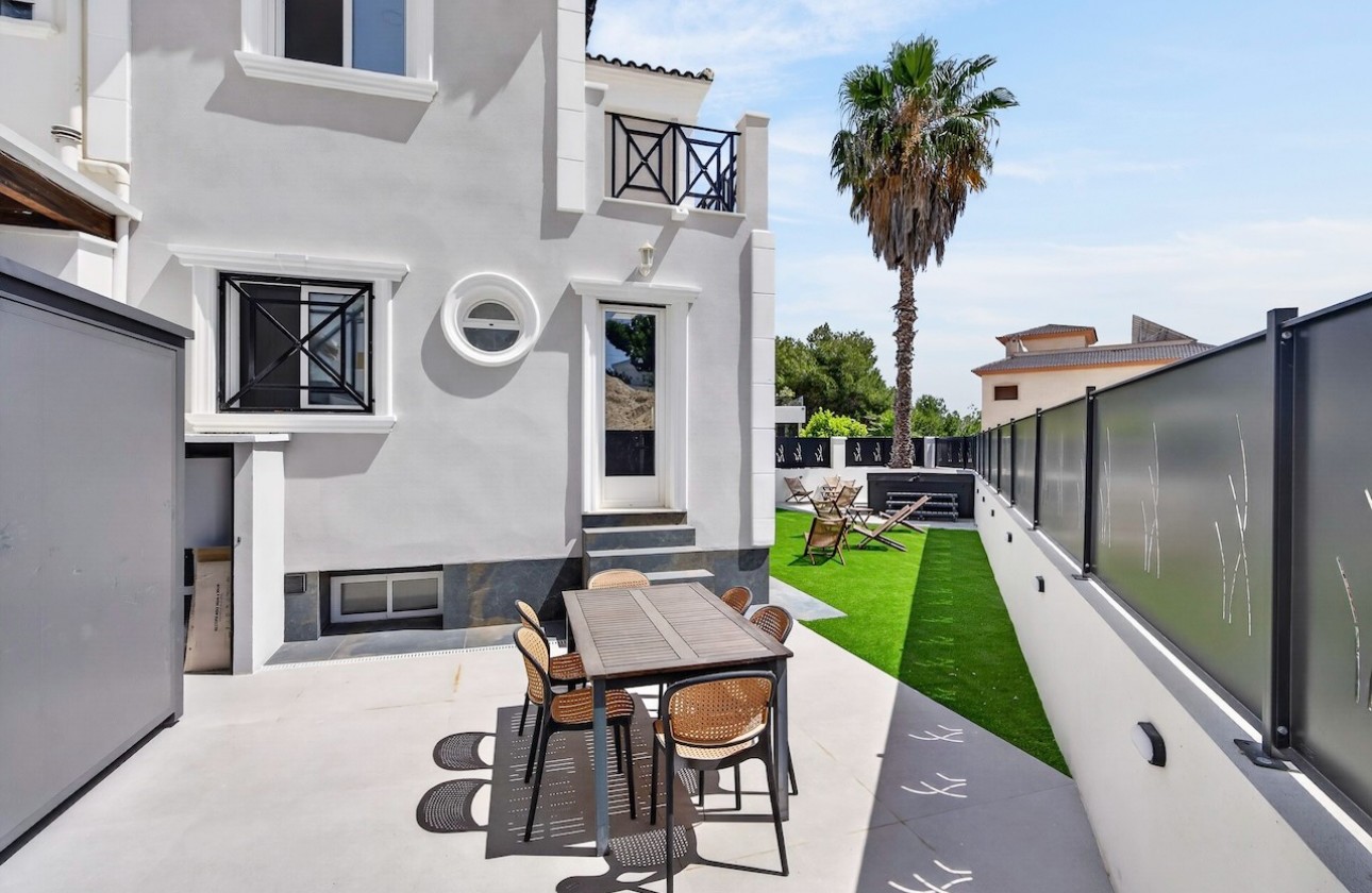 Resale - Villa / Semi-detached - Villamartin - Res. Las Filipinas