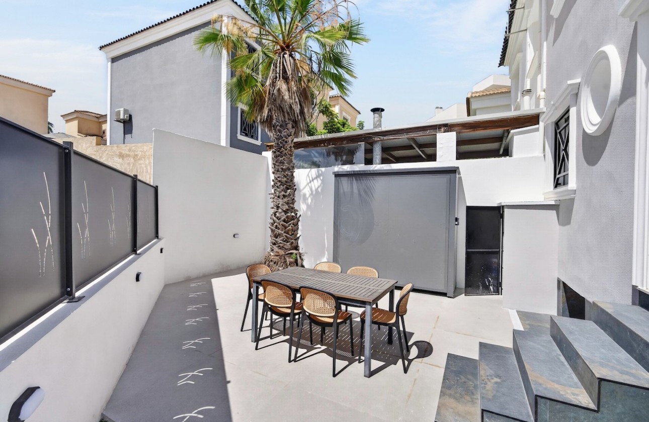 Resale - Villa / Semi-detached - Villamartin - Res. Las Filipinas
