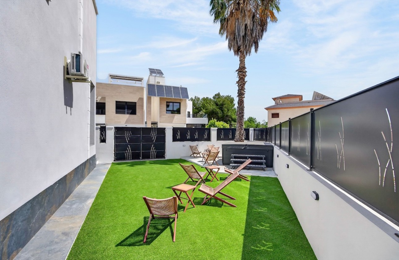 Resale - Villa / Semi-detached - Villamartin - Res. Las Filipinas