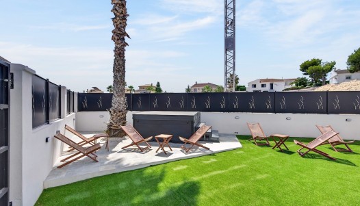Resale - Villa / Semi-detached - Villamartin - Res. Las Filipinas