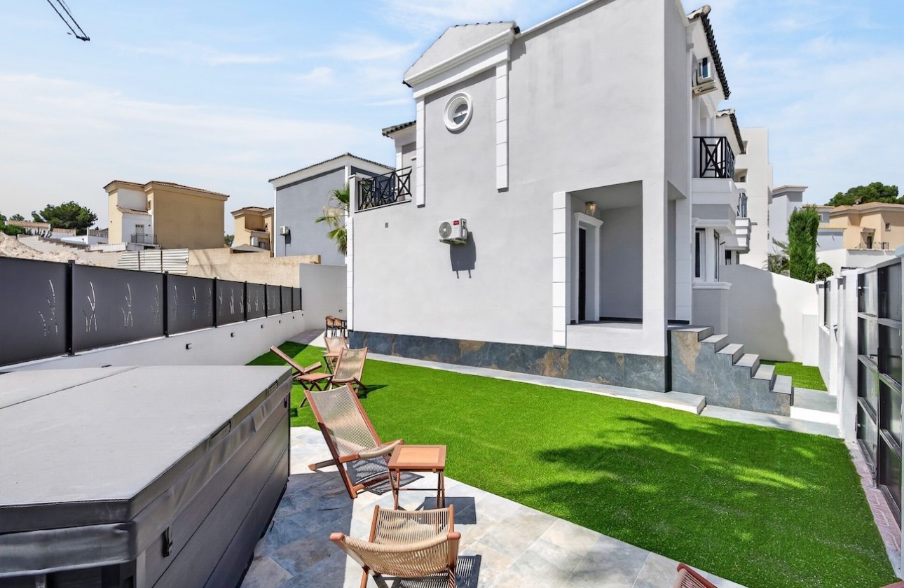 Resale - Villa / Semi-detached - Villamartin - Res. Las Filipinas