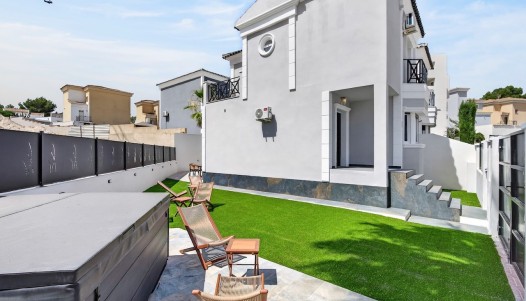 Resale - Villa / Semi-detached - Villamartin - Res. Las Filipinas