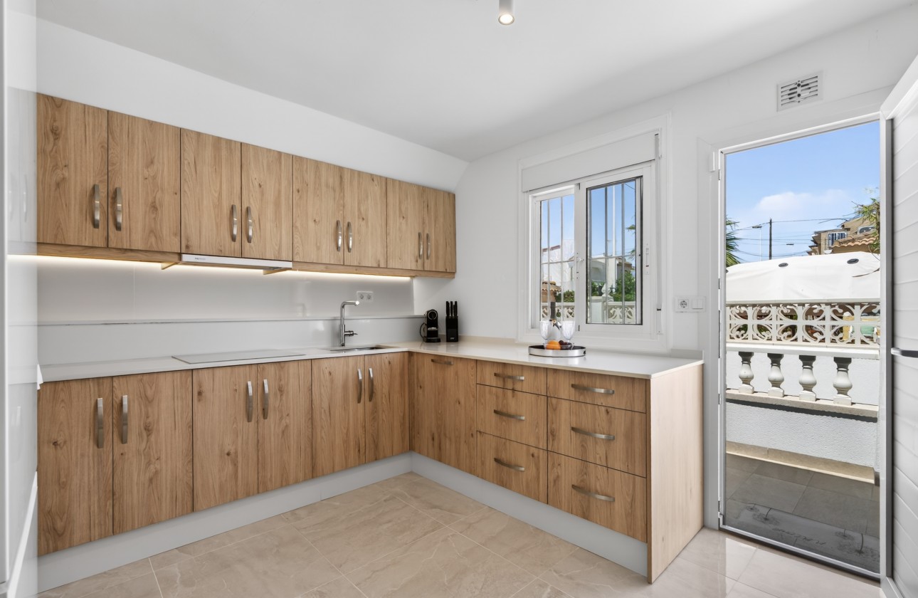 Resale - Villa - Torrevieja - Playa de los Locos