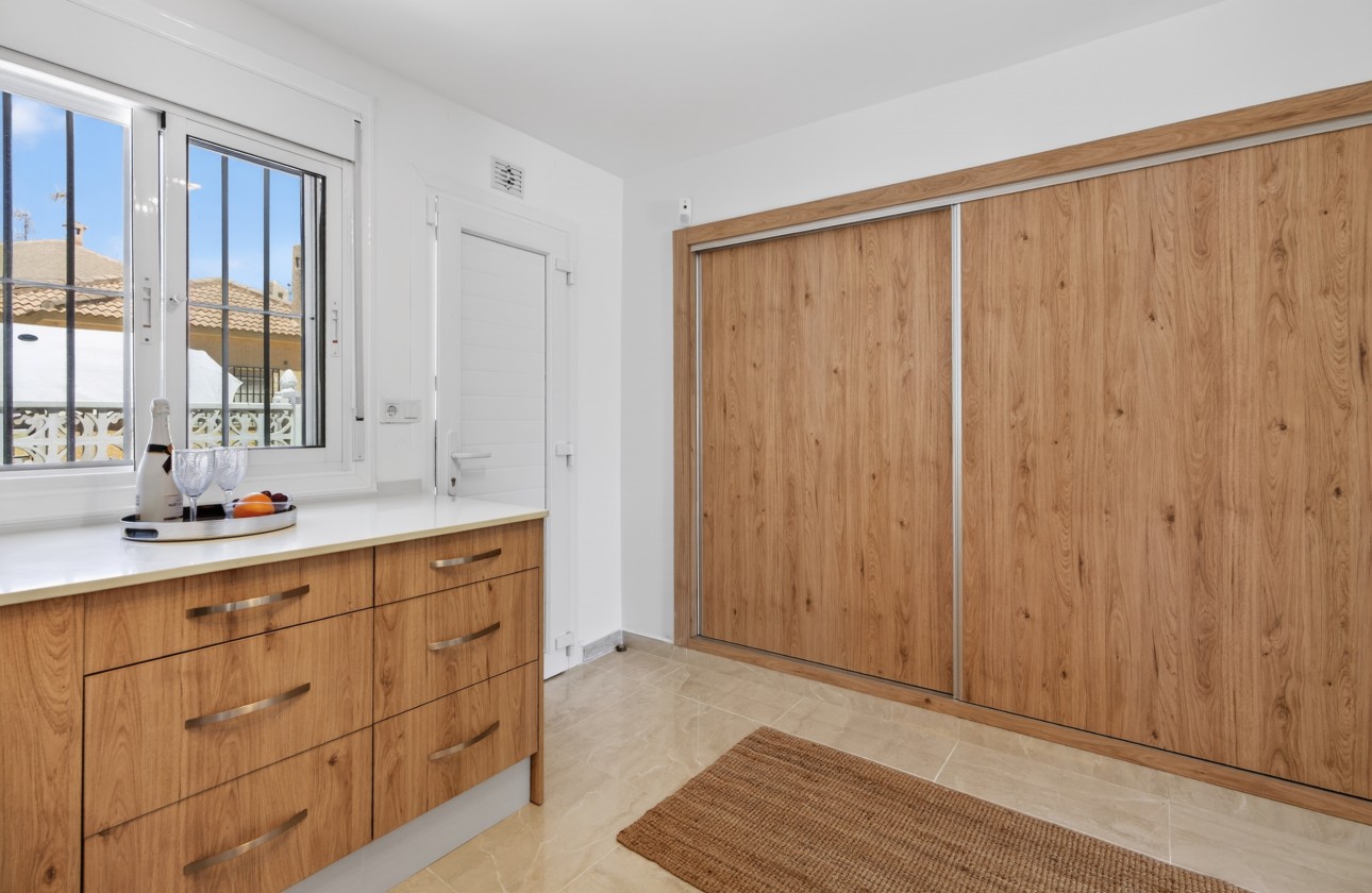 Resale - Villa - Torrevieja - Playa de los Locos