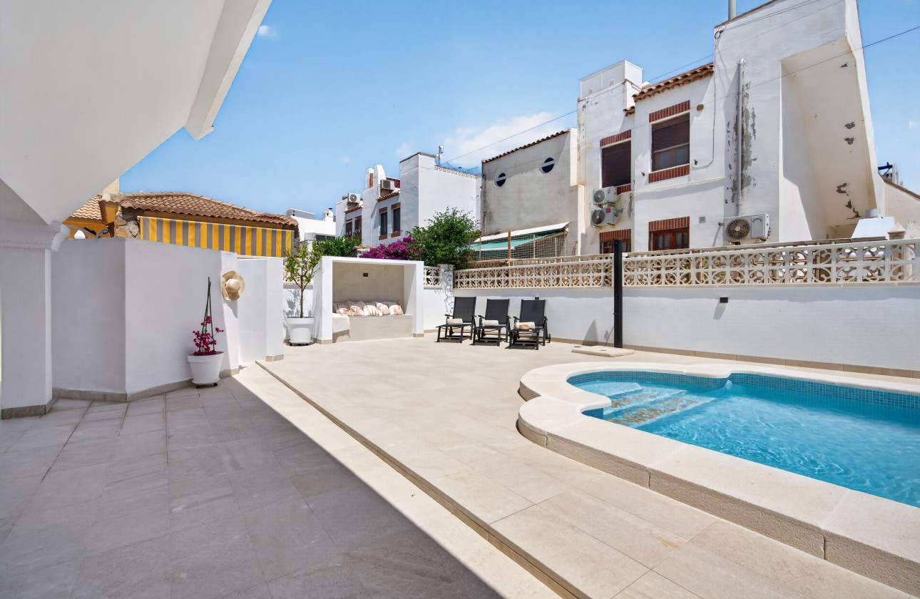 Resale - Villa - Torrevieja - Playa de los Locos