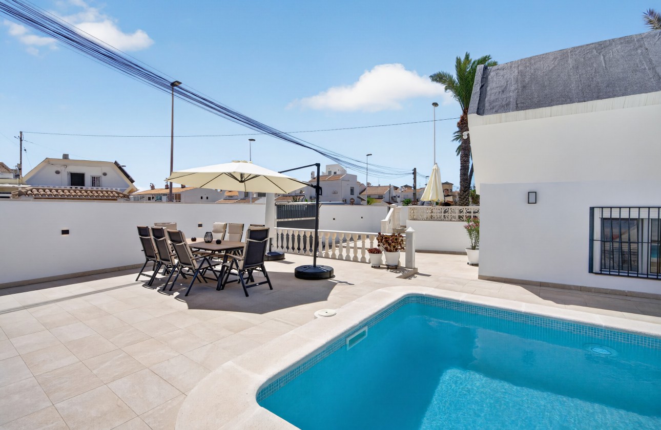 Resale - Villa - Torrevieja - Playa de los Locos