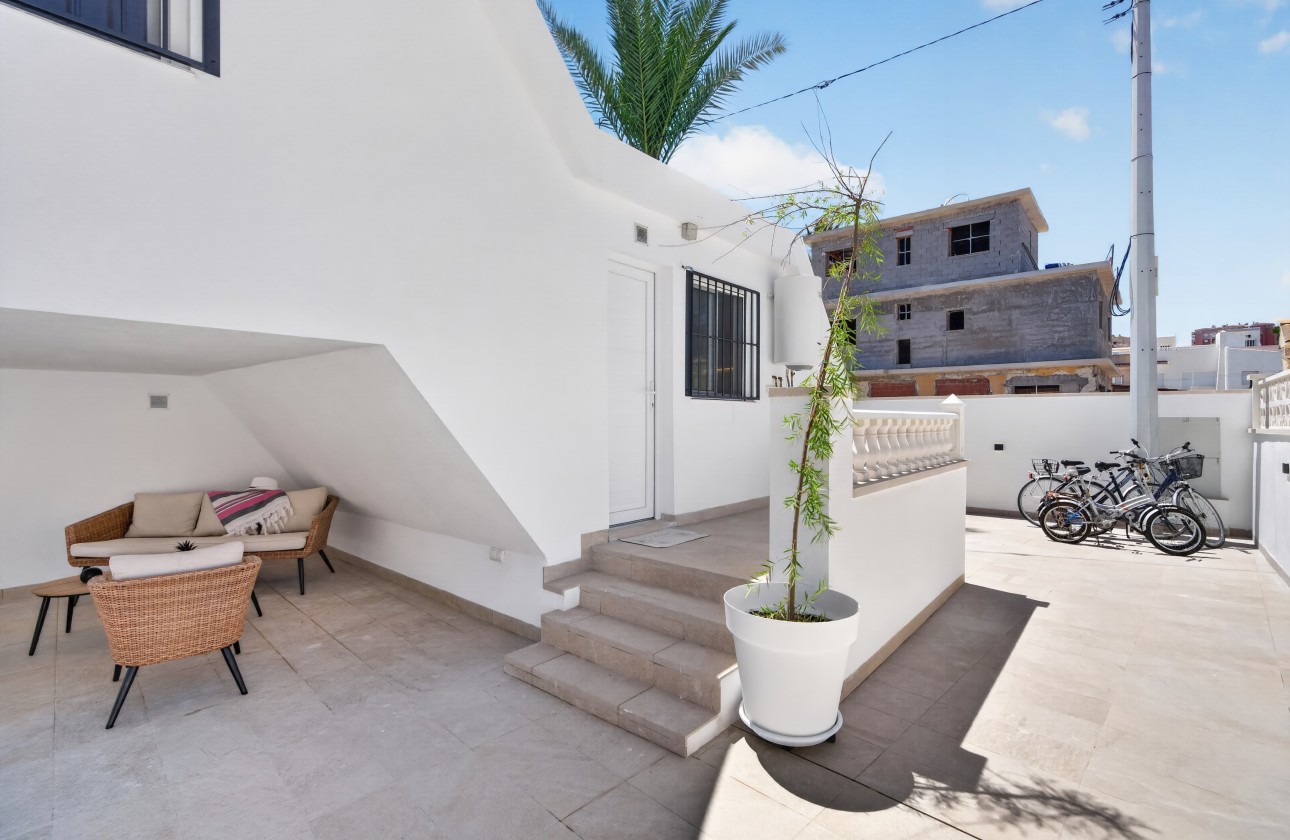 Resale - Villa - Torrevieja - Playa de los Locos