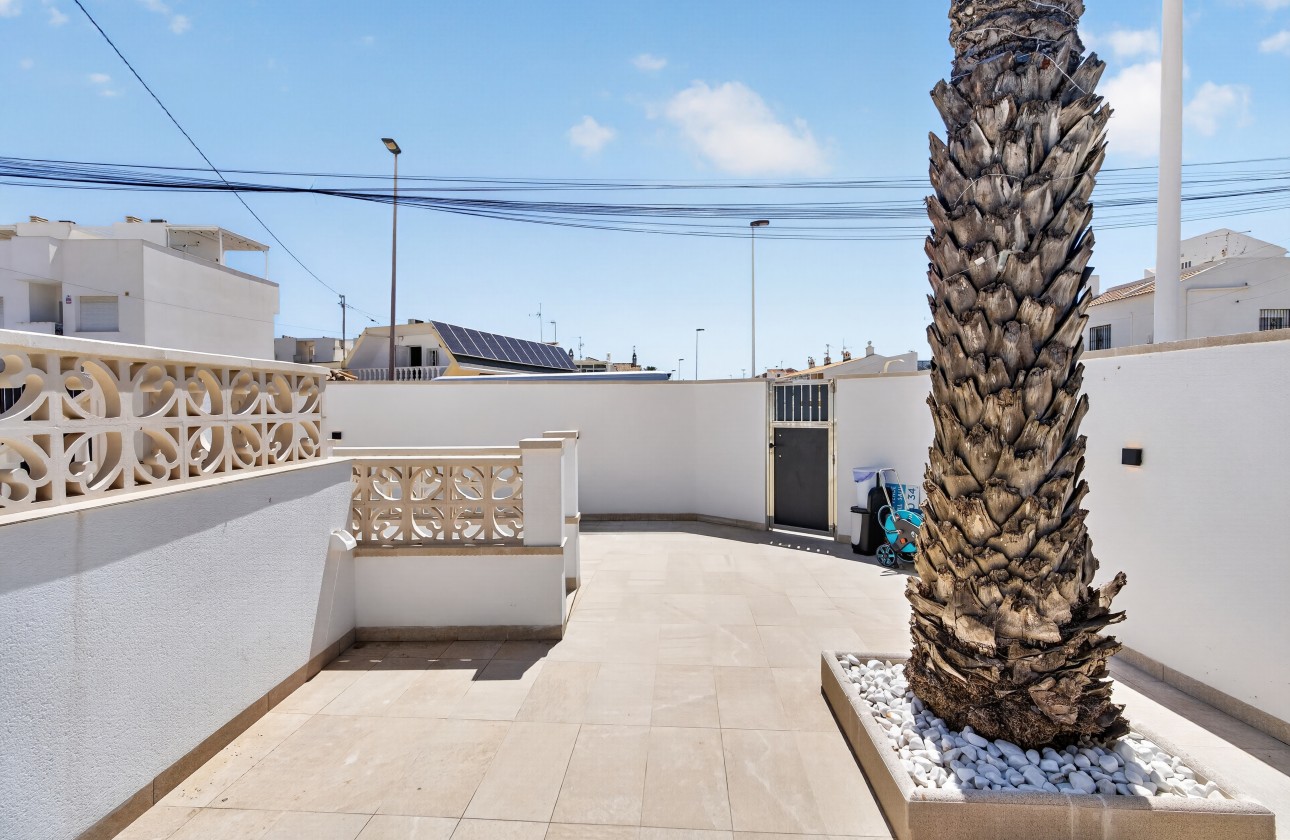Resale - Villa - Torrevieja - Playa de los Locos