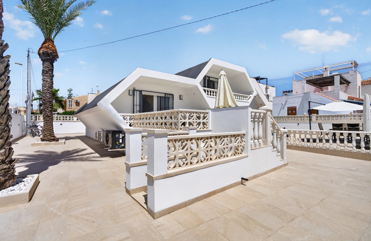 Resale - Villa - Torrevieja - Playa de los Locos