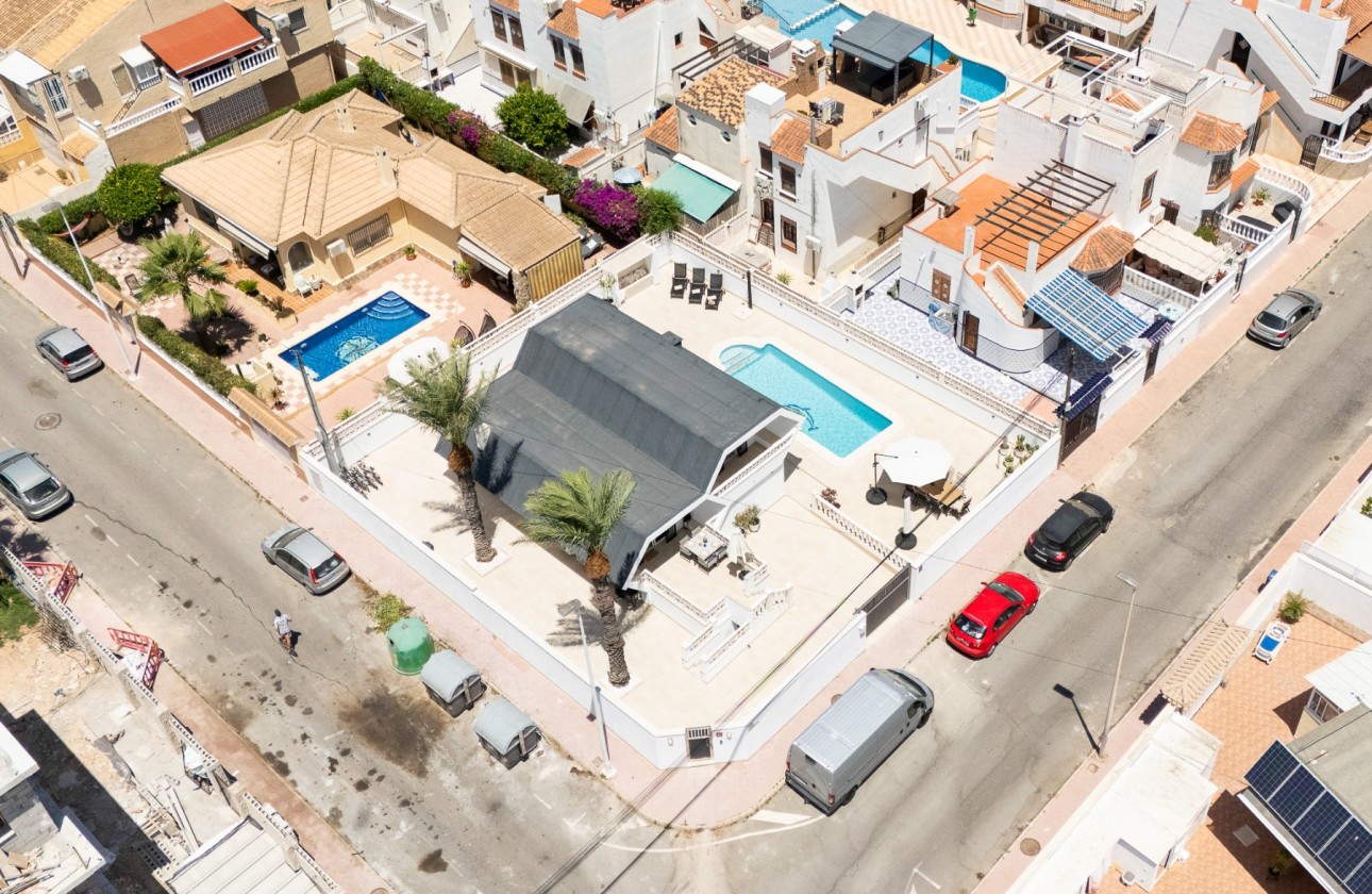 Resale - Villa - Torrevieja - Playa de los Locos
